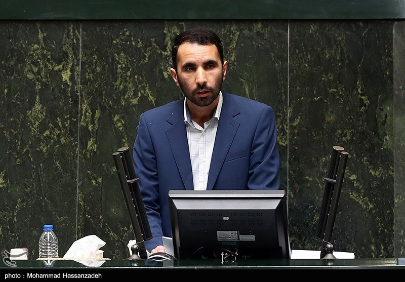 دورهمی نمایندگان در صحن مجلس 