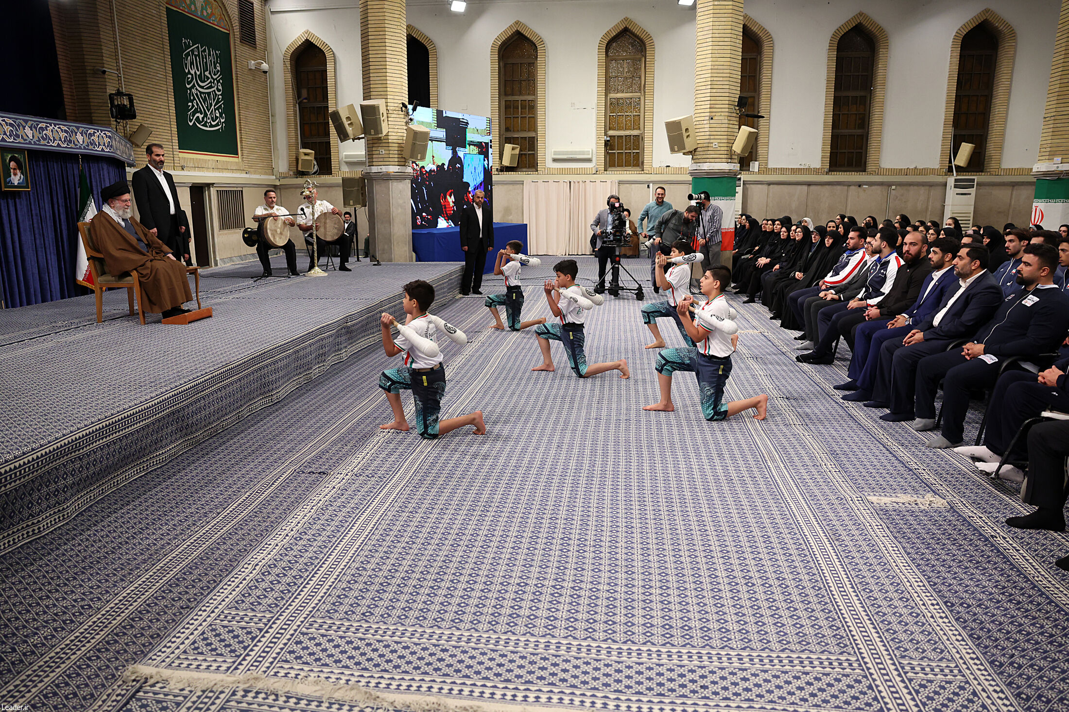 تصاویری از دیدار مدال‌آوران ورزشی و علمی با رهبر انقلاب