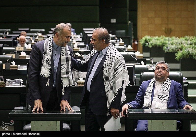 نشست فراکسیون انقلاب با حضور وزیر خارجه در خصوص آخرین تحولات فلسطین