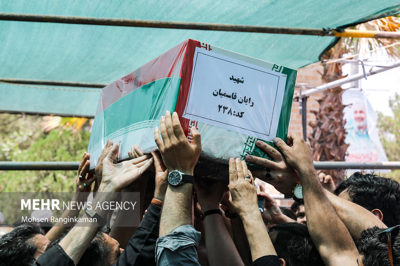 مراسم تشییع پیکر شهید دو ساله رایان قاسمیان