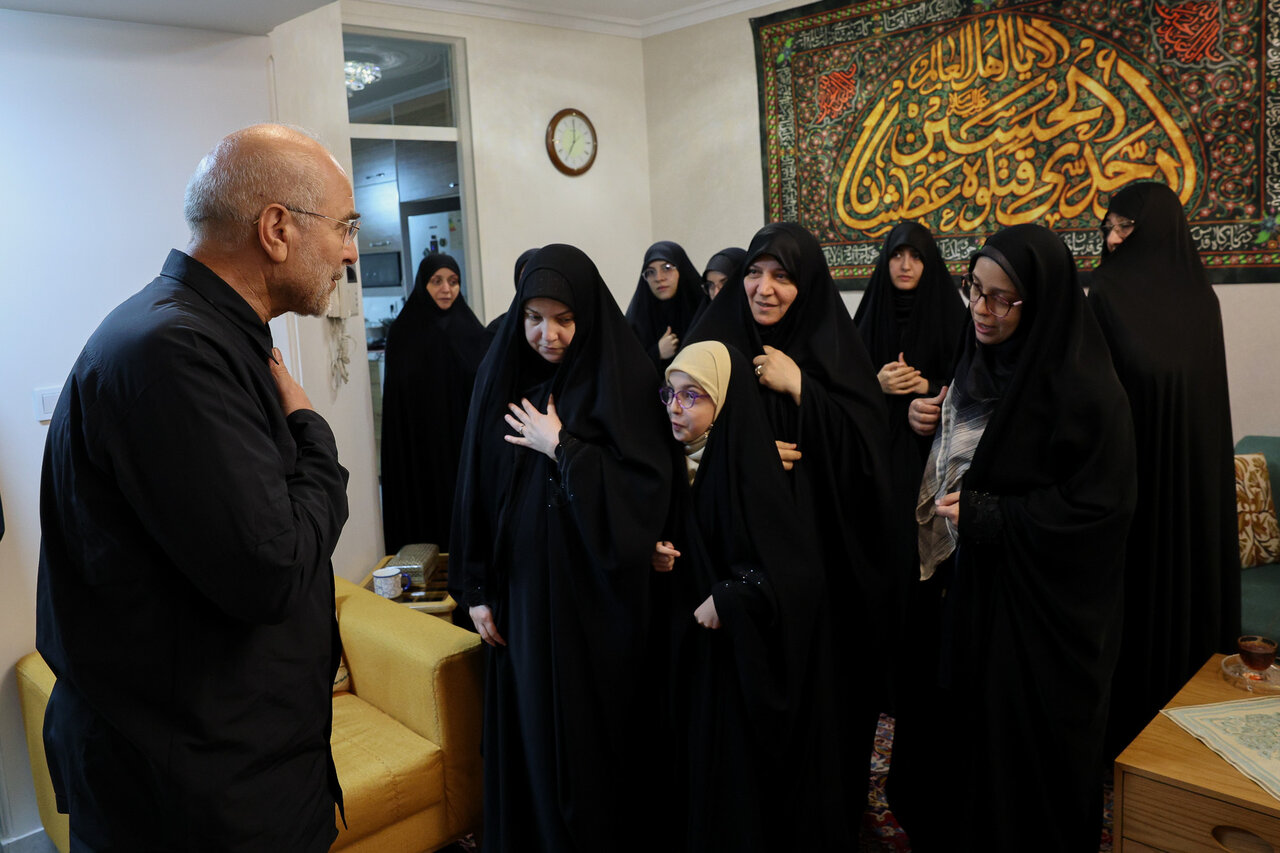 دیدار قالیباف با خانواده شهید باقری