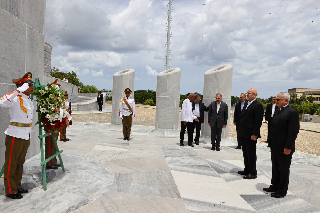 بدرقه قالیباف توسط رئیس و نایب‌رئیس مجلس کوبا