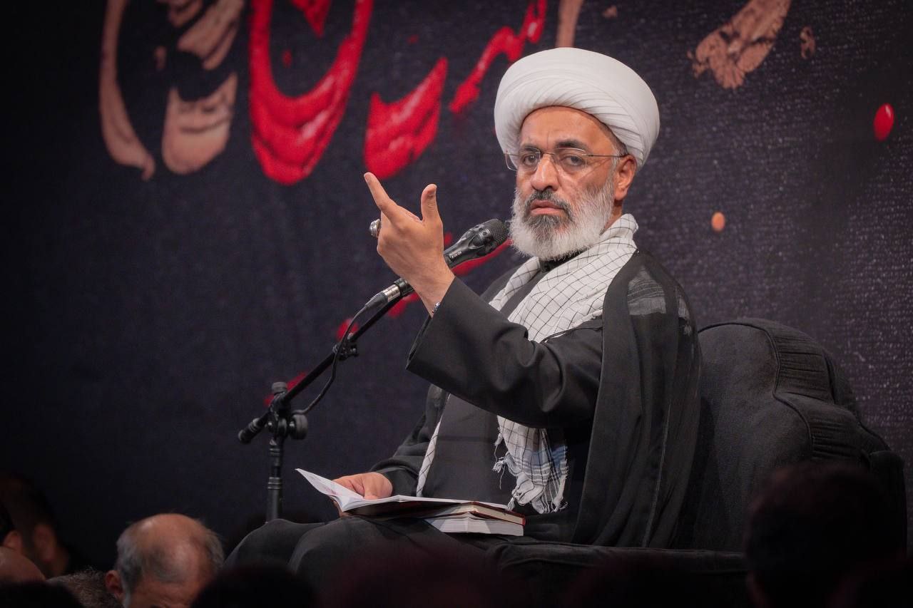 حضور قالیباف در مراسم عزاداری شب هفتم محرم هیئت مکتب‌الزهرا (س) 