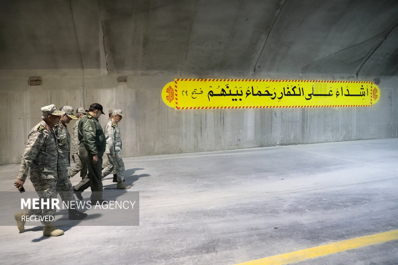 بازدید سرلشکر باقری از پایگاه هوایی عقاب ۴۴ ارتش