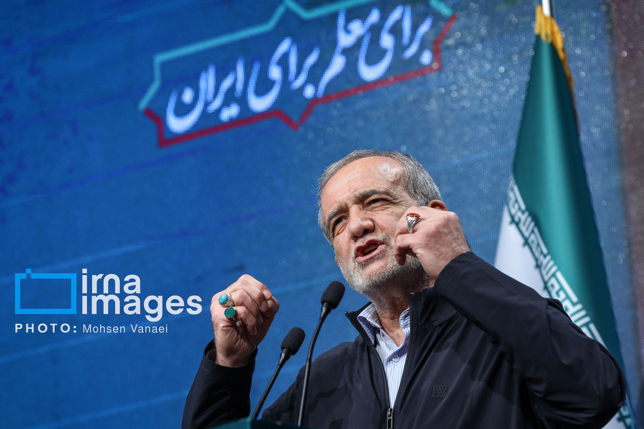 تجلیل از معلمان نمونه کشوری با حضور رئیس جمهور