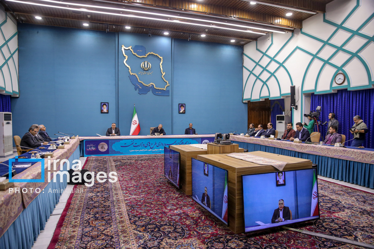 افتتاح و بهره برداری از طرح های نفت و نیرو