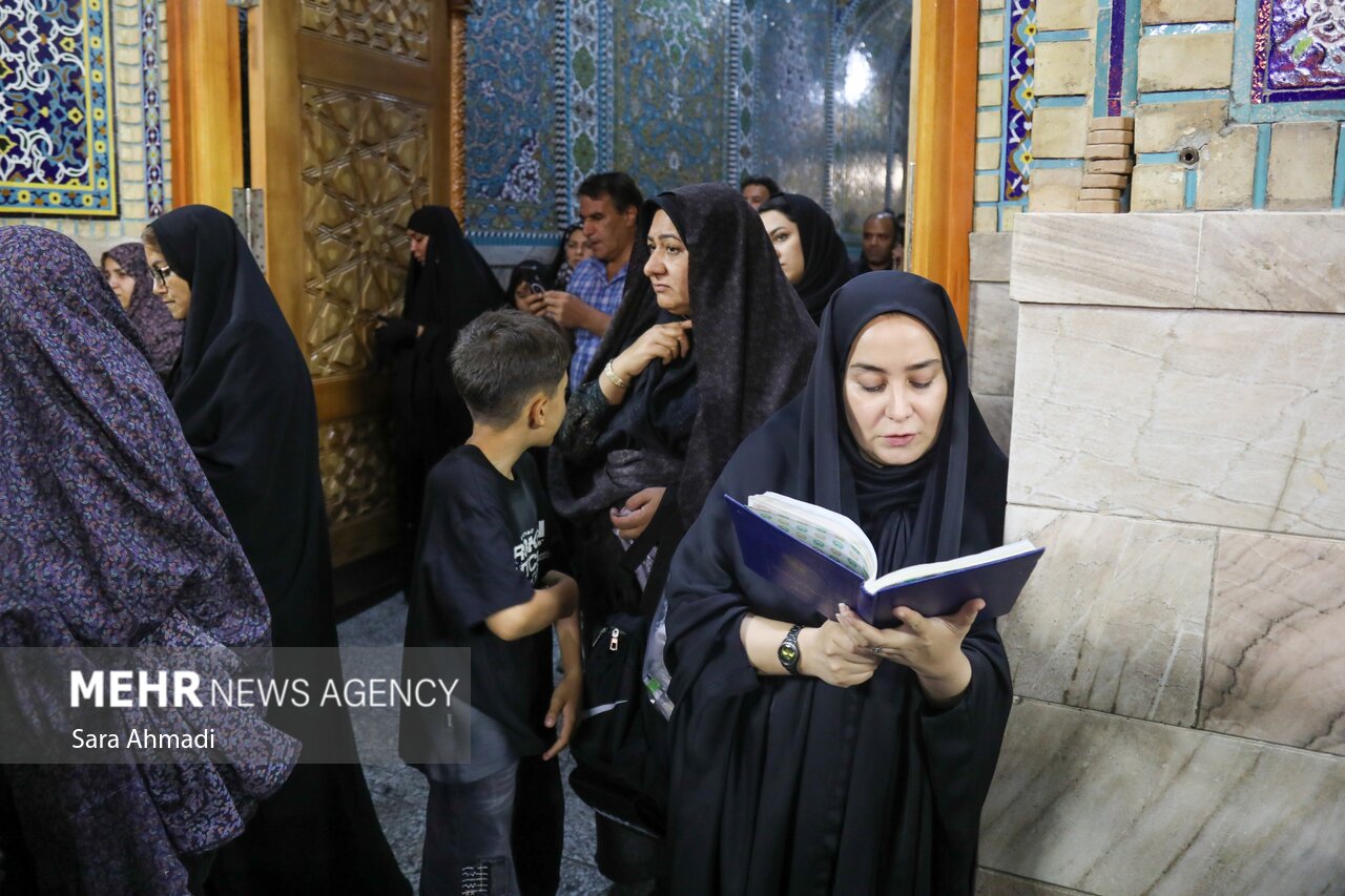 شب شهادت امام رضا(ع) در حرم مطهر رضوی