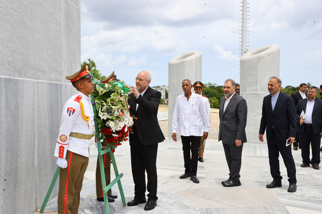 بدرقه قالیباف توسط رئیس و نایب‌رئیس مجلس کوبا