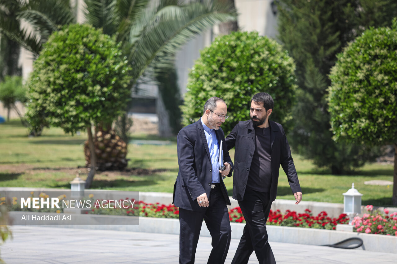 وزرای دولت در جمع خبرنگاران