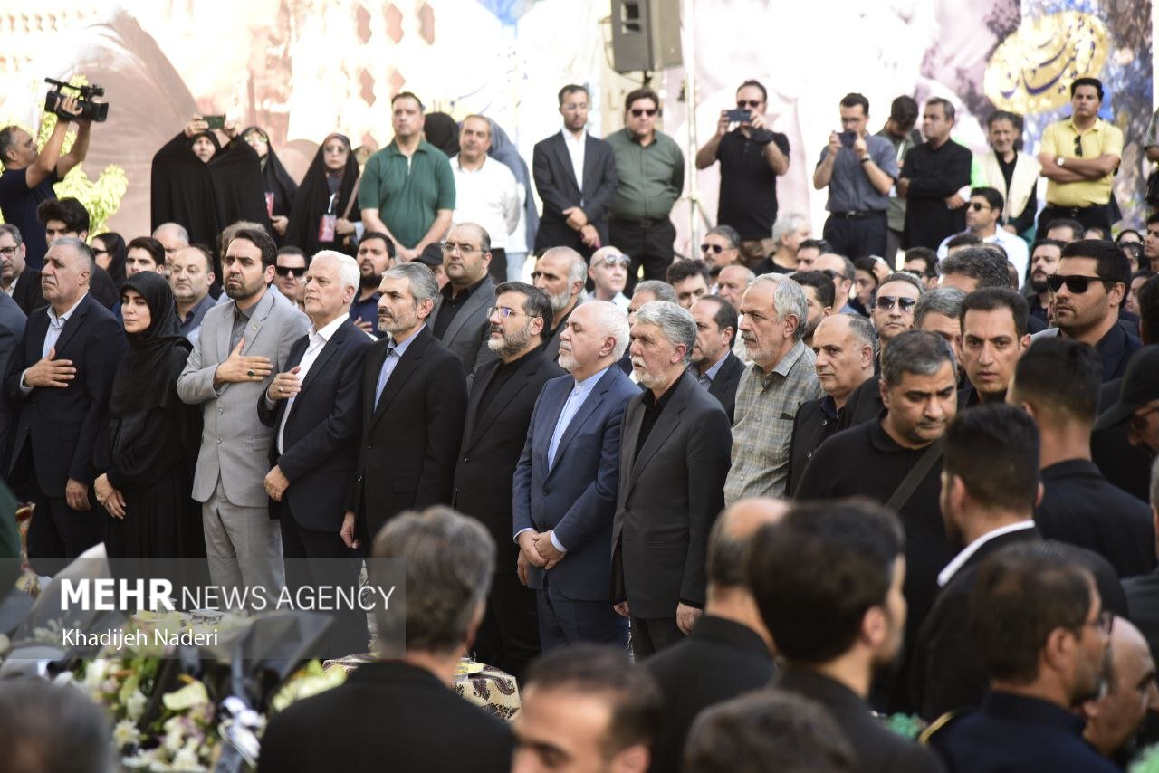 مراسم تشییع پیکر استاد «محمود فرشچیان» در اصفهان