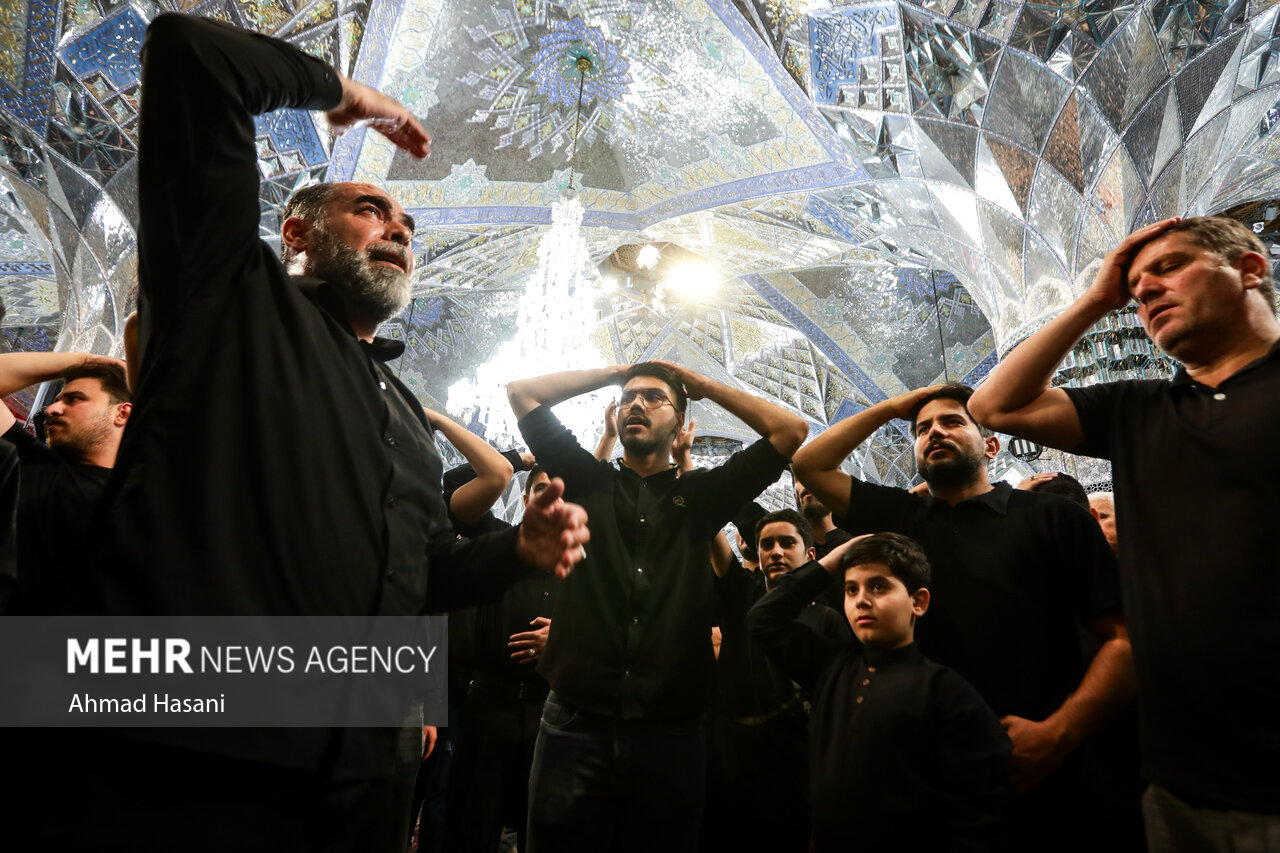 شب تاسوعای حسینی در حرم مطهر امام رضا (ع)