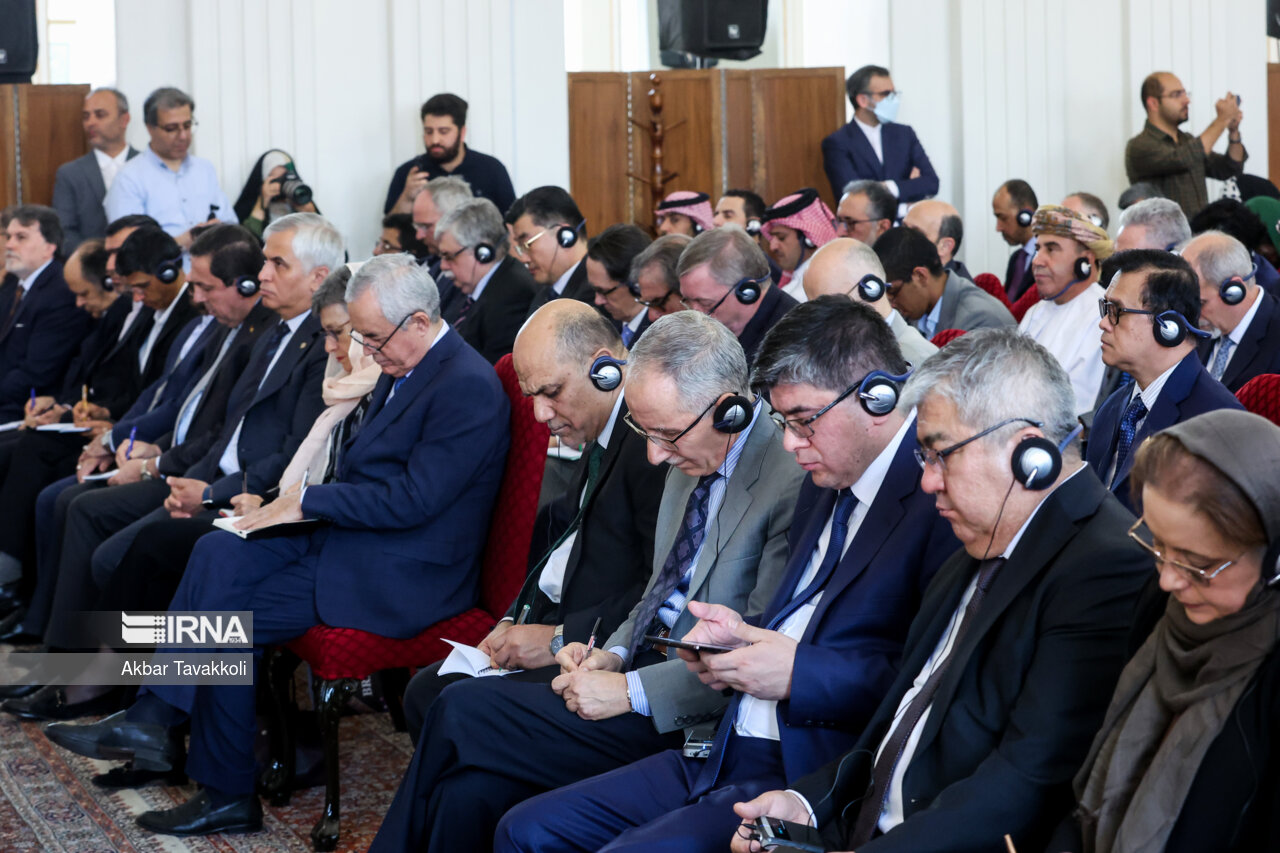 نشست وزیر خارجه با سفرای خارجی مقیم تهران