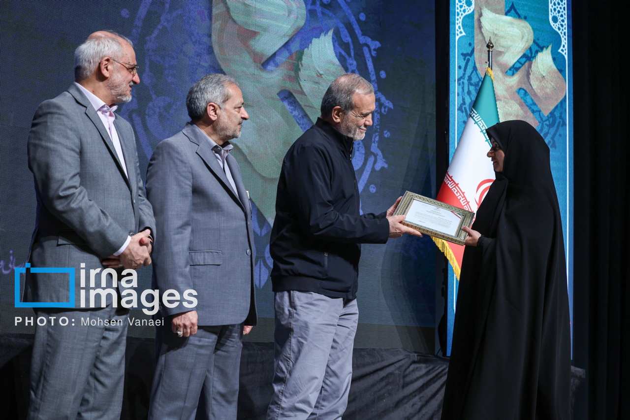 تجلیل از معلمان نمونه کشوری با حضور رئیس جمهور