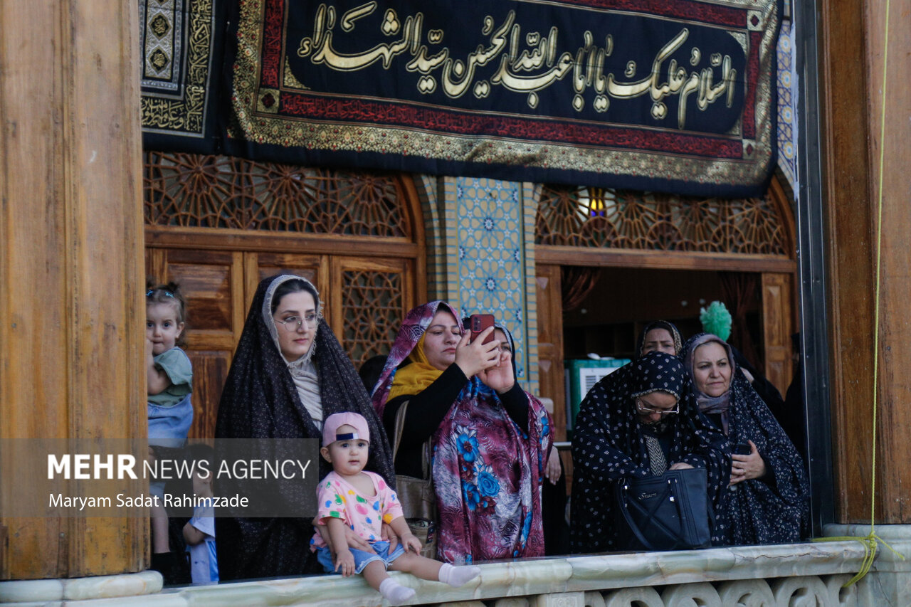 آئین تعویض پرچم حرم مطهر حضرت شاهچراغ(ع)