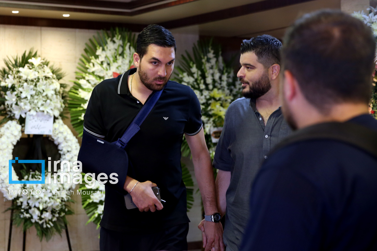 مراسم ترحیم پدر «خداداد عزیزی»