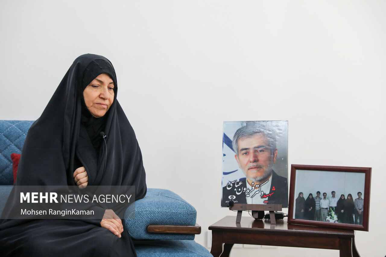 دیدار محمد مخبر با خانواده شهیدان شهریاری و ذوالفقاری