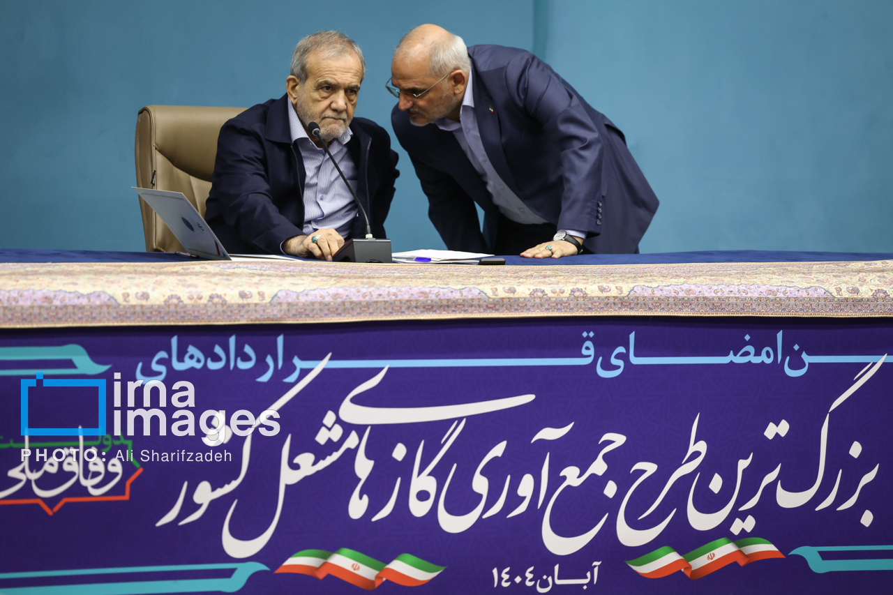 امضای قرارداد مسئولان نفتی با حضور رئیس‌جمهور