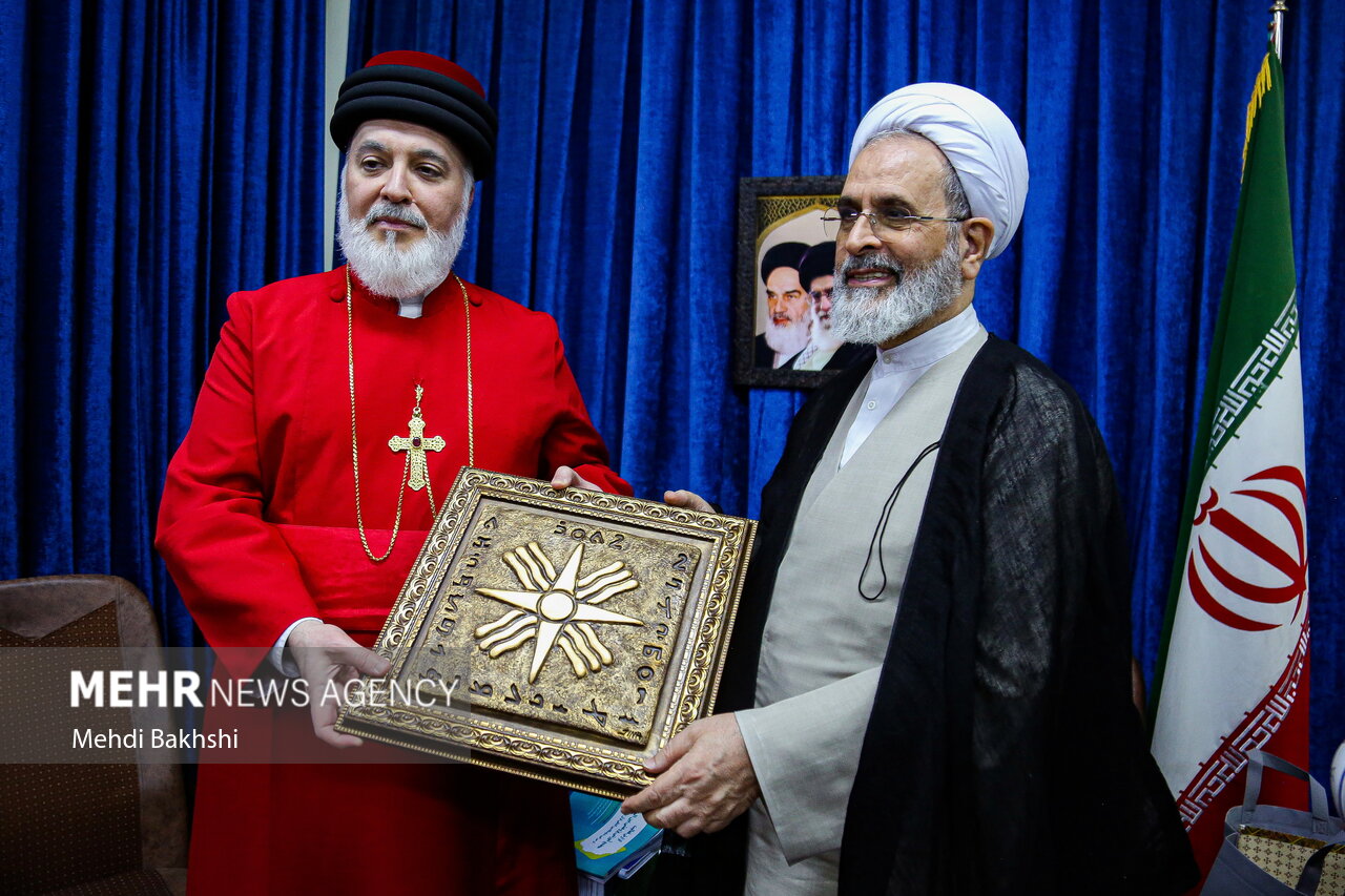 دیدار رهبر جهانی کلیسای شرق آشور با آیت‌الله اعرافی