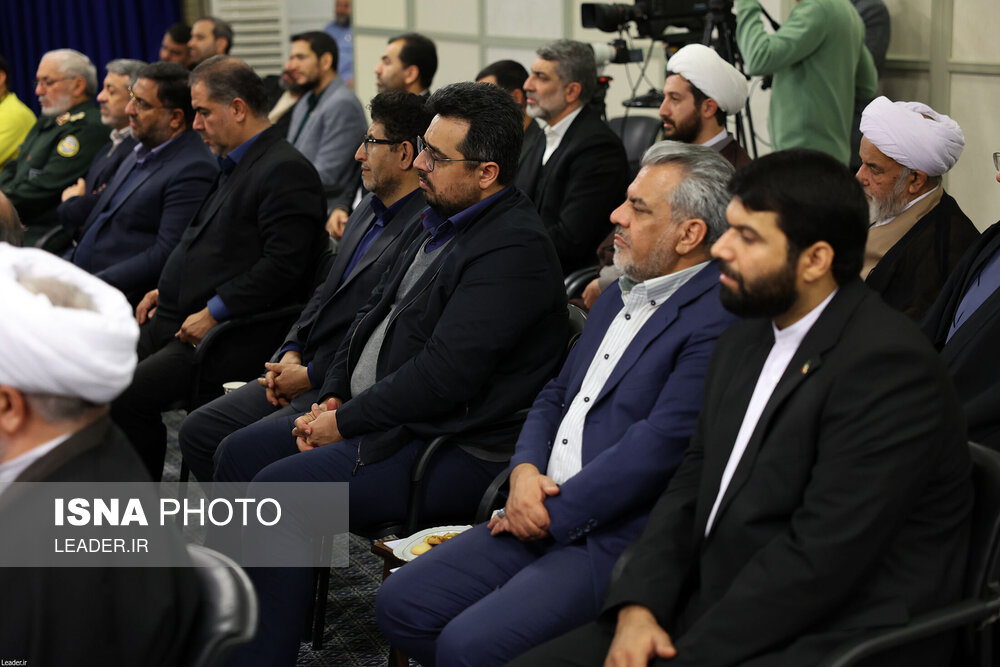 دیدار دست‌اندرکاران کنگره شهدای استان البرز با رهبر انقلاب