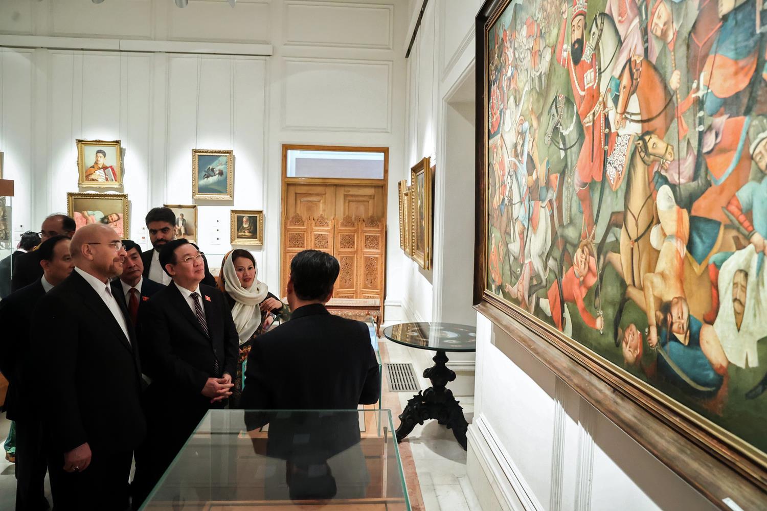 بازدید رؤسای مجالس ایران و ویتنام و هیئت همراه از ساختمان مشروطه و موزه مجلس