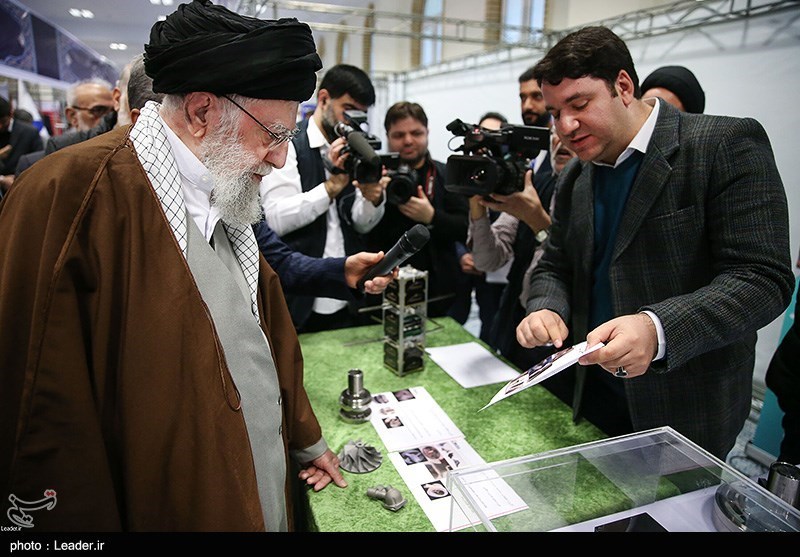 بازدید رهبر انقلاب از نمایشگاه توانمندی‌های بخش خصوصی