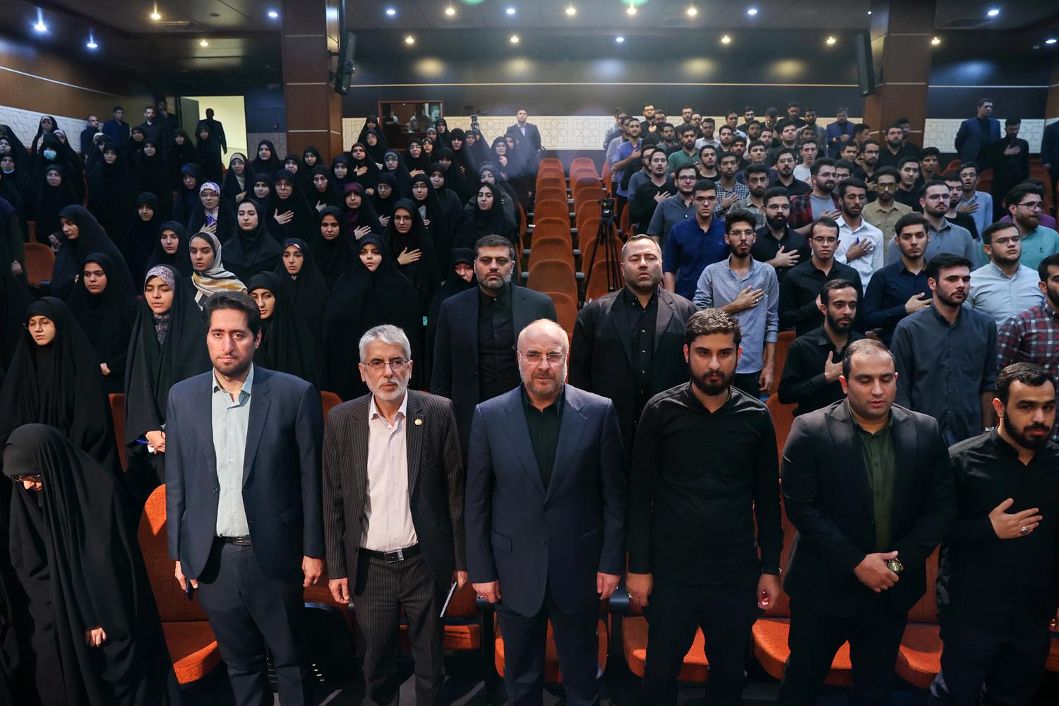 نشست قالیباف با جمعی از اعضای دفتر تحکیم وحدت