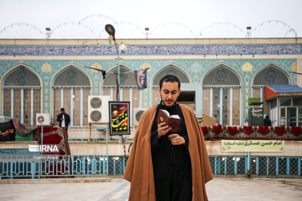 مراسم معنوی اعتکاف در مساجد قم