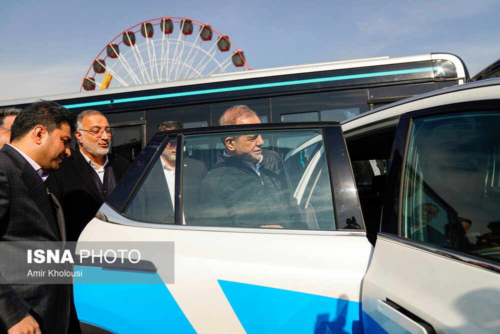 مراسم رونمایی از نخستین بسته حمل و نقل عمومی برقی تهران