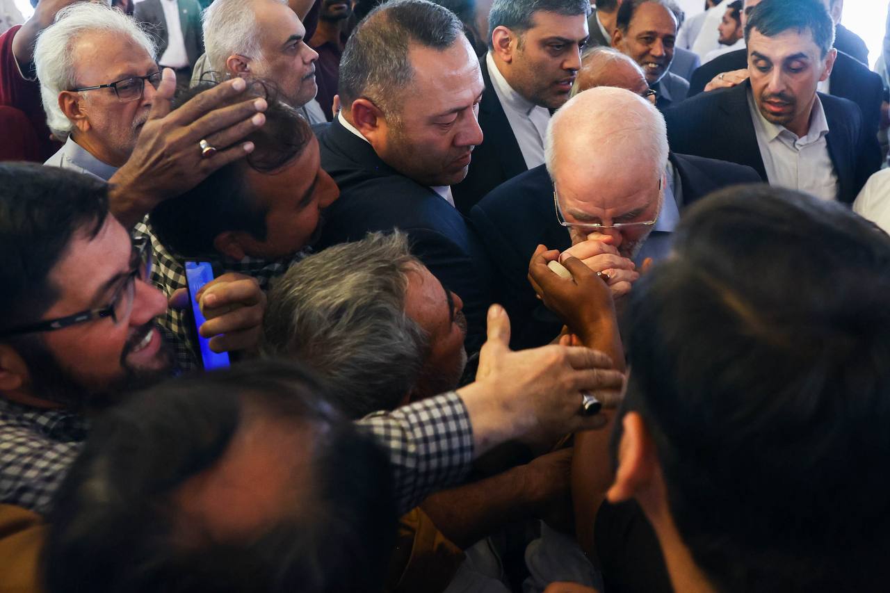  استقبال گرم مردم کراچی از قالیباف