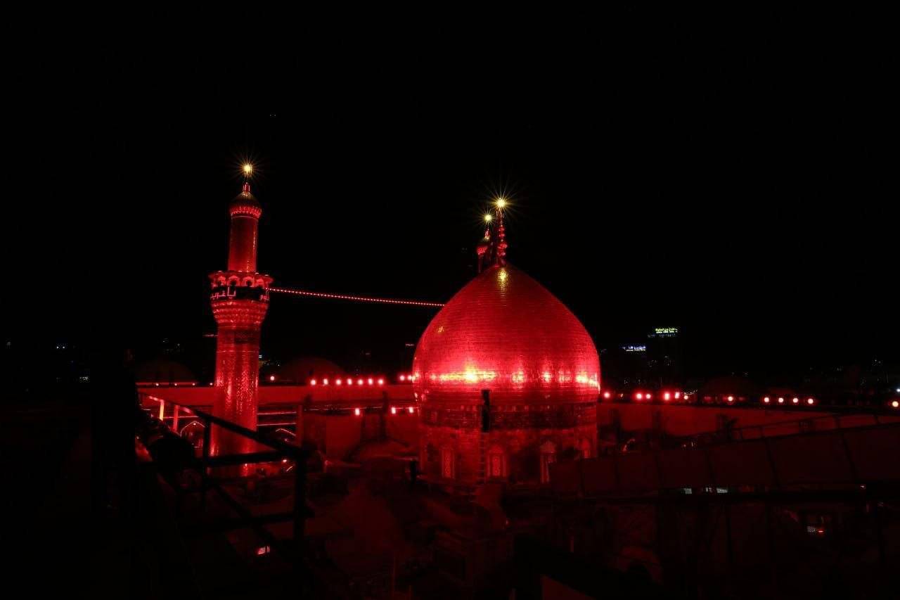 تصاویری جدید از سیاه پوش شدن پرچم حرم امام حسین(ع)