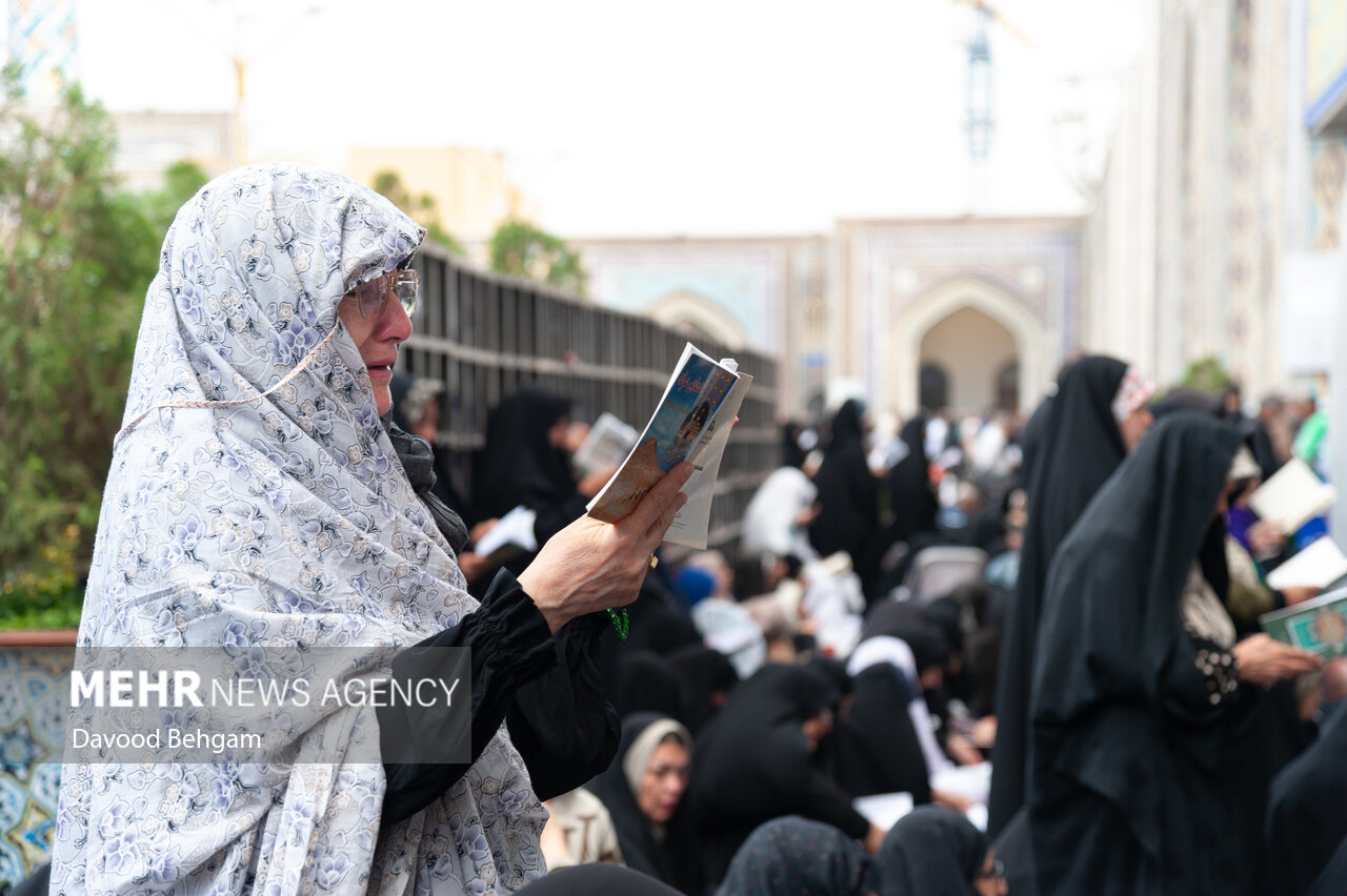 مراسم قرائت دعای عرفه در حرم مطهر امام رضا (ع)