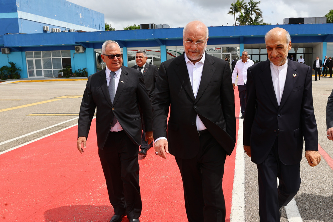 بدرقه قالیباف توسط رئیس و نایب‌رئیس مجلس کوبا