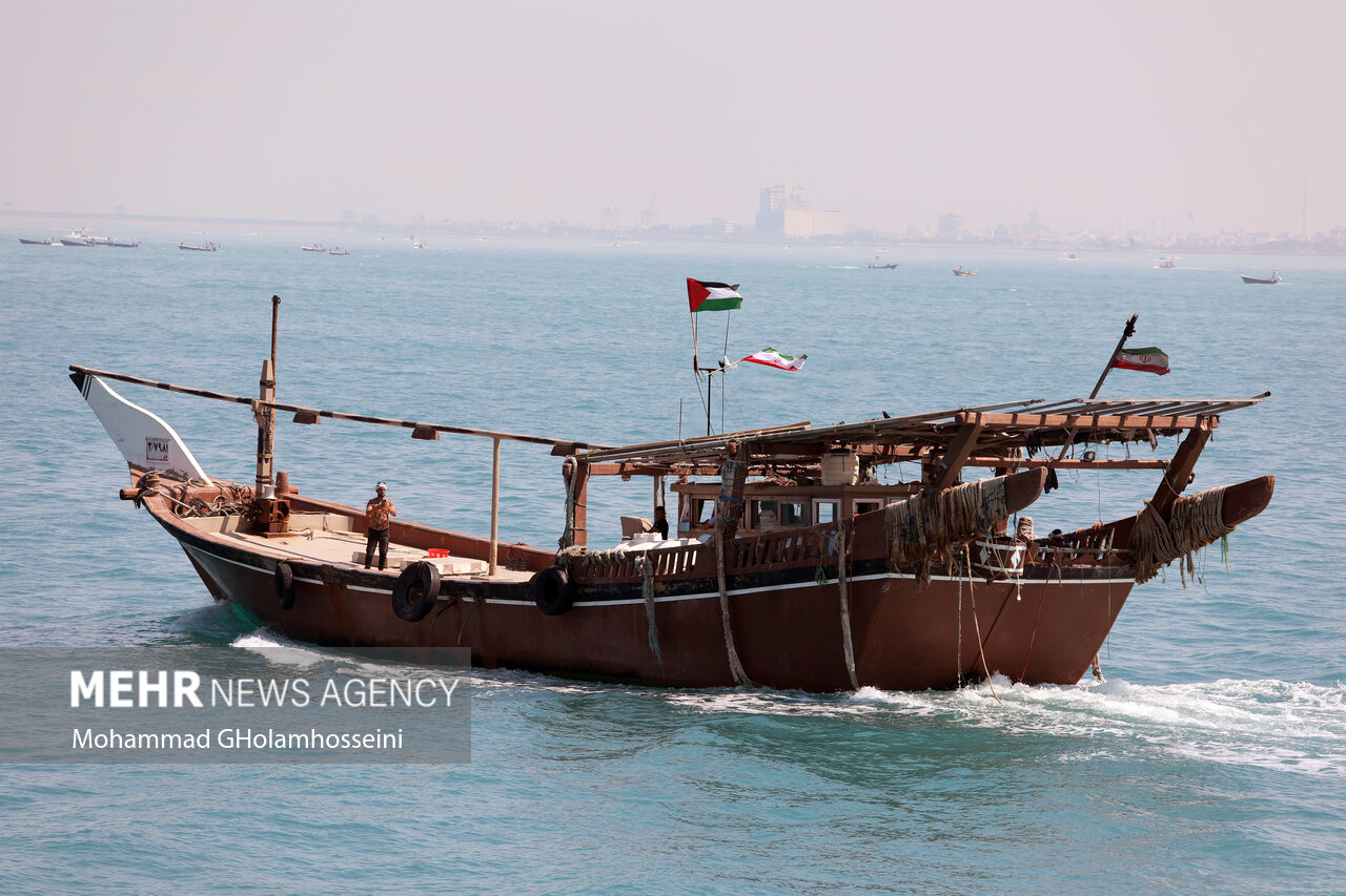 بزرگترین رژه اقتدار بسیج دریایی مردم پایه در حمایت از فلسطین