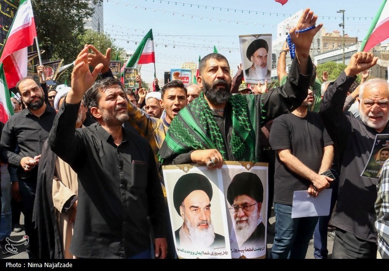 تشییع پیکر ۴ شهید حملات رژیم صهیونیستی در مشهد