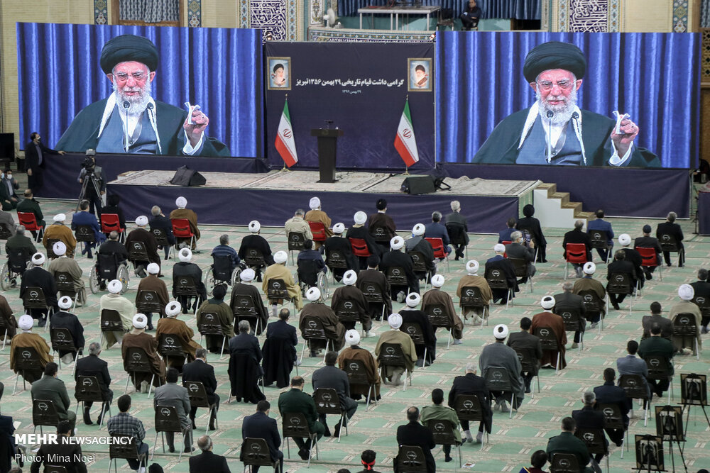 پخش زنده سخنرانی رهبر انقلاب 