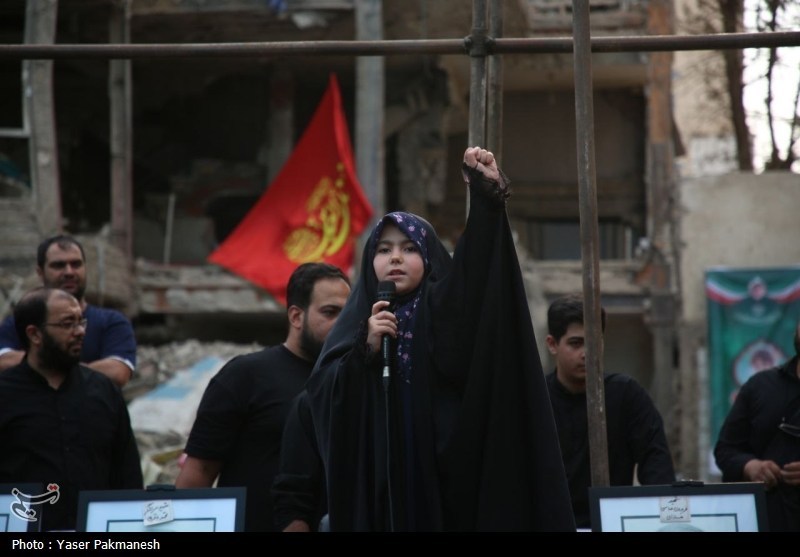 مداحی مهدی رسولی در یک محله خاص