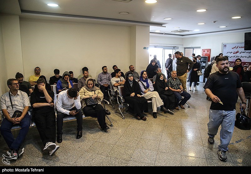 اهدای خون به مجروحان انفجار در بندر شهید رجایی