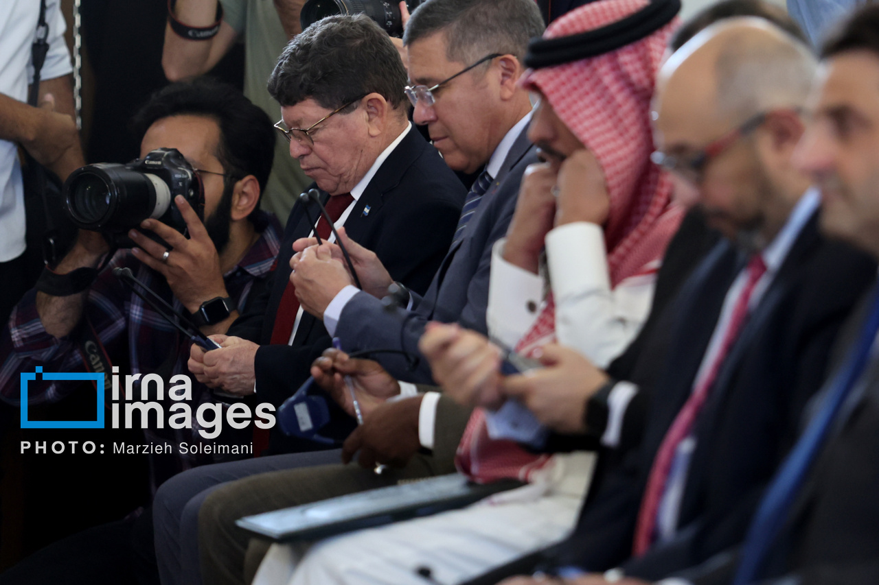 نشست وزیر امور خارجه با سفرا