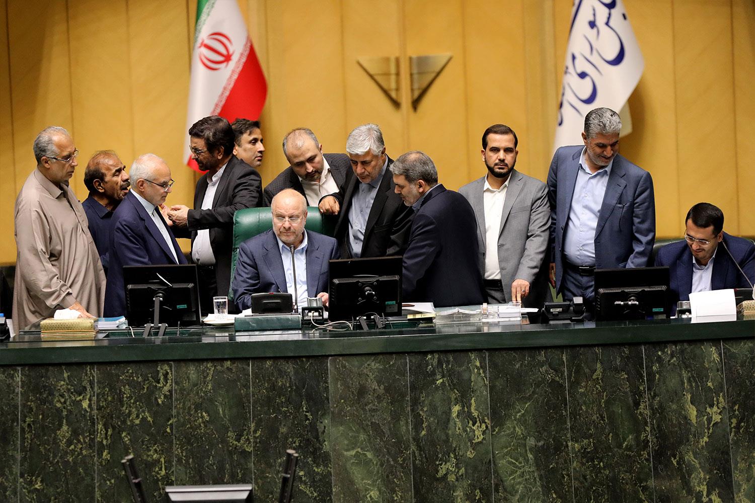 نشست بررسی برنامه هفتم توسعه در صحن علنی مجلس