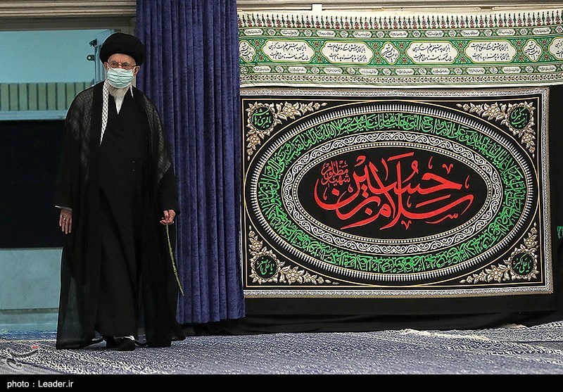 مراسم عزاداری شب عاشورای حسینی (ع) با حضور رهبر معظم انقلاب