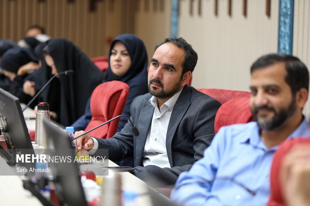 نشست هم اندیشی نخبگانی با حضور مقامات