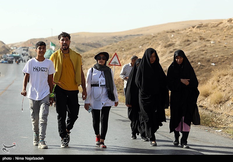 زائران پیاده امام رضا (ع)