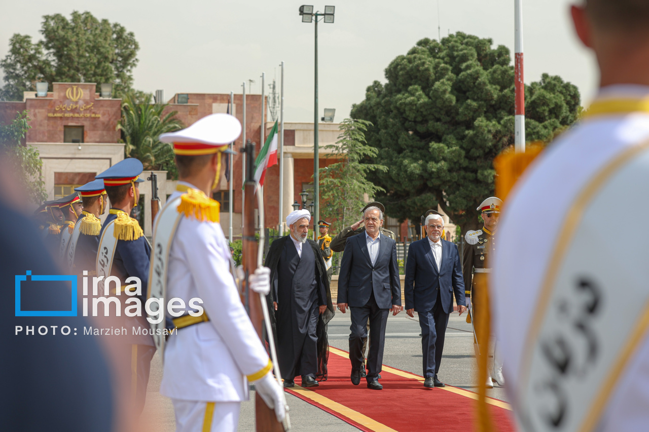 بدرقه رئیس‌جمهور به آذربایجان