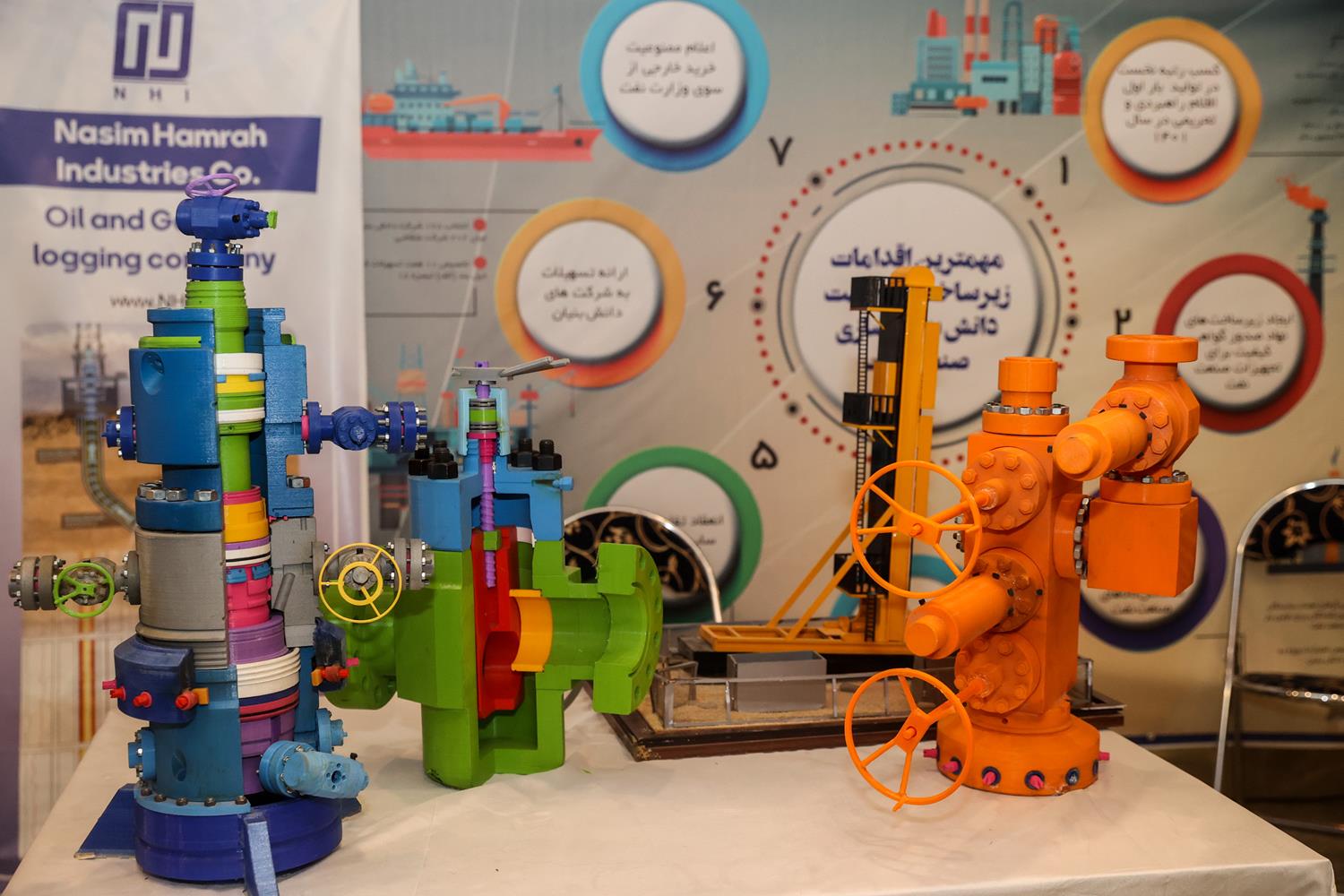 بازدید قالیباف از نمایشگاه توانمندی‌های تولید داخل