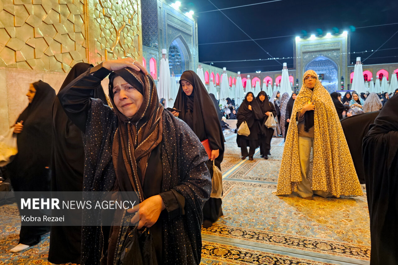 شب عاشورای حسینی در حرم مطهر امام رضا(ع)