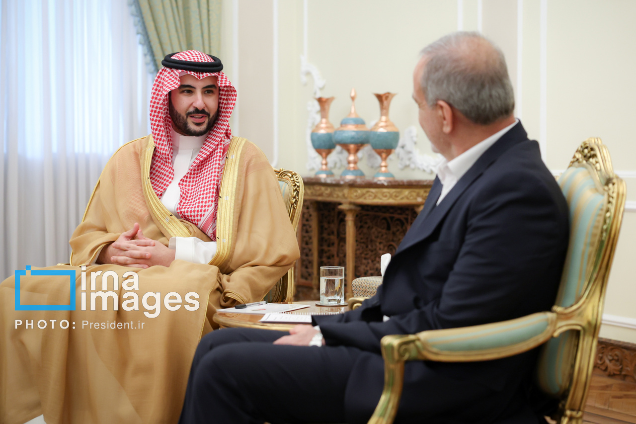 دیدار وزیر دفاع عربستان با رئیس جمهور