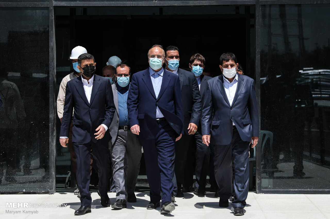 بازدید قالیباف از کارخانه تولید واکسن برکت