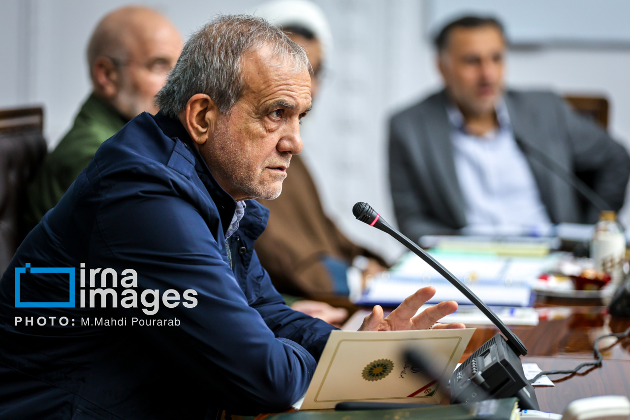 جلسه شورای عالی انقلاب فرهنگی