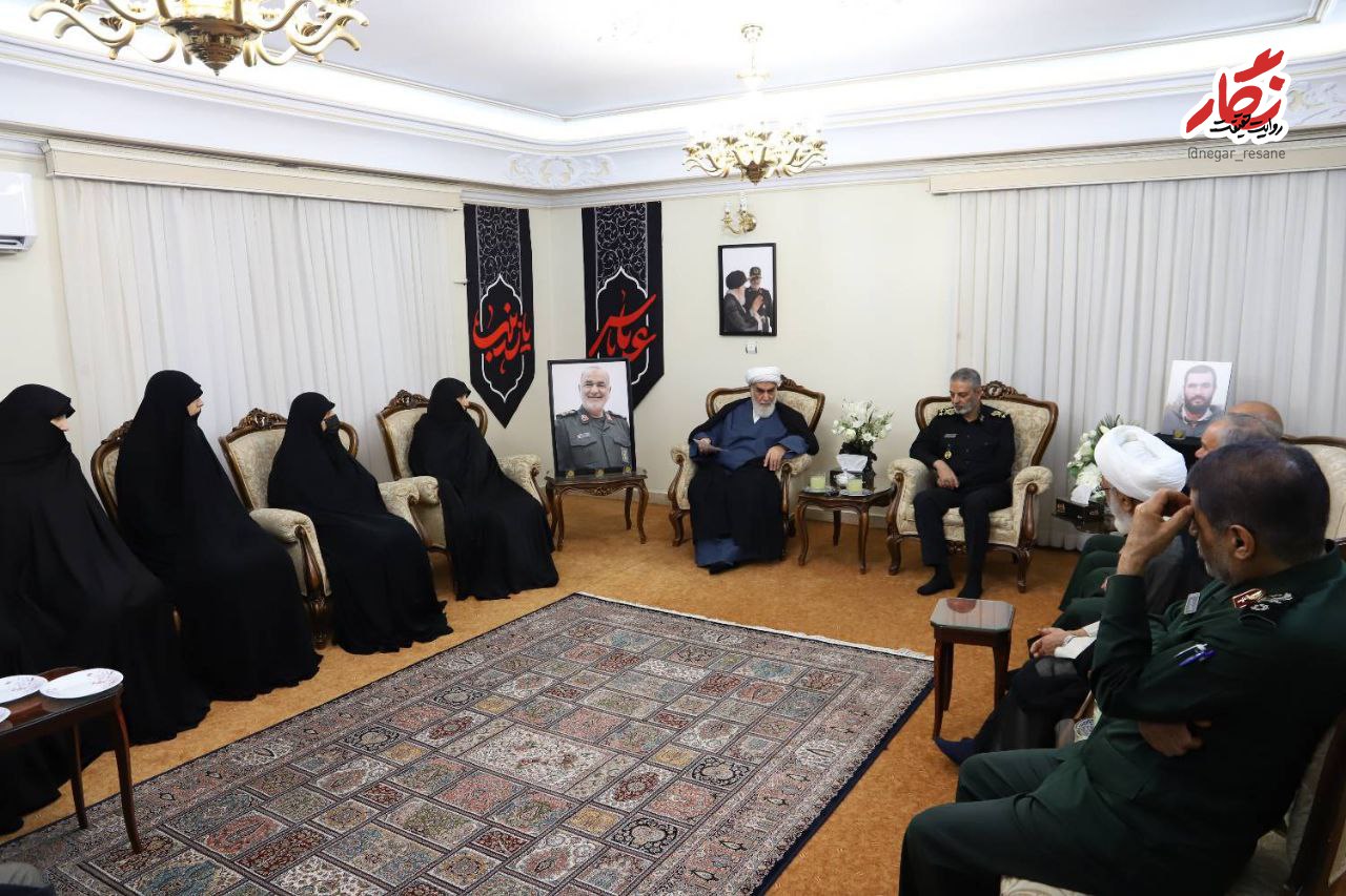 حضور رئیس دفتر رهبر معظم انقلاب در منزل شهید حسین سلامی