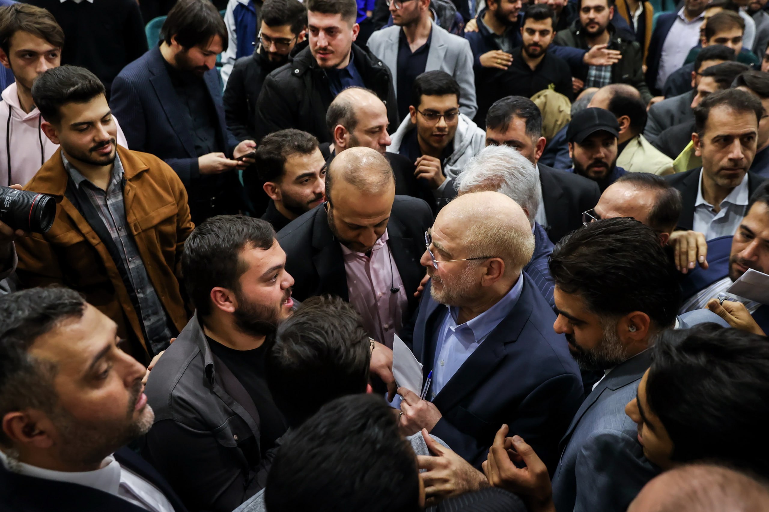 گفت‌وگوی چهره‌به‌چهره قالیباف با دانشجویان فعال و پرسشگر دانشگاه علوم و تحقیقات